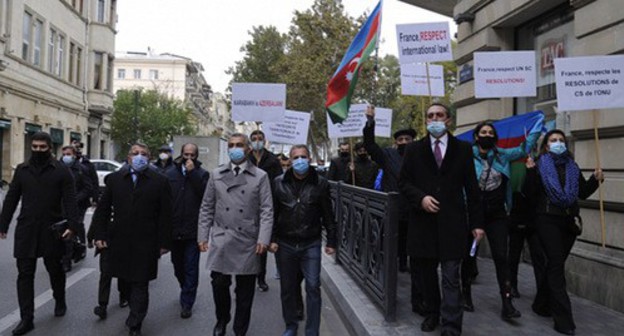 Protest rally in front of the French Embassy in Baku, November 26, 2020. Photo: https://azertag.az/ Protest rally in front of the French Embassy in Baku, November 26, 2020. Photo: https://azertag.az/