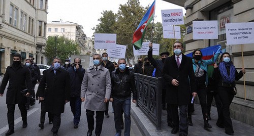 Protest rally in front of the French Embassy in Baku, November 26, 2020. Photo: https://azertag.az/ Protest rally in front of the French Embassy in Baku, November 26, 2020. Photo: https://azertag.az/