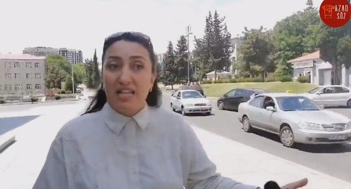 Sevindj Sadygova holds protest action. Screenshot: https://web.facebook.com/Azad.Soz.Az/videos/739806920116792/?v=739806920116792&_rdc=1&_ Sevindj Sadygova holds protest action. Screenshot: https://web.facebook.com/Azad.Soz.Az/videos/739806920116792/?v=739806920116792&_rdc=1&_