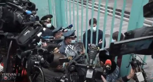 In Yerevan, participants of the "March of Unity" requested the French Ambassador to influence Azerbaijan. November 30, 2020. Screenshot of the video https://www.youtube.com/watch?v=9eAnGBWB0Xs&feature=emb_logo In Yerevan, participants of the "March of Unity" requested the French Ambassador to influence Azerbaijan. November 30, 2020. Screenshot of the video https://www.youtube.com/watch?v=9eAnGBWB0Xs&feature=emb_logo