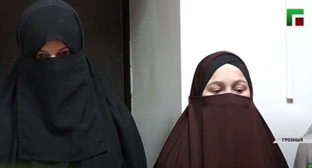 A story about the "educational conversation" of the Chechen Mufti and the girls who had worn niqabs at the police station. Screenshot of video by the "Grozny" TV Channel https://www.youtube.com/watch?v=SaHUSbalpGU A story about the "educational conversation" of the Chechen Mufti and the girls who had worn niqabs at the police station. Screenshot of video by the "Grozny" TV Channel https://www.youtube.com/watch?v=SaHUSbalpGU