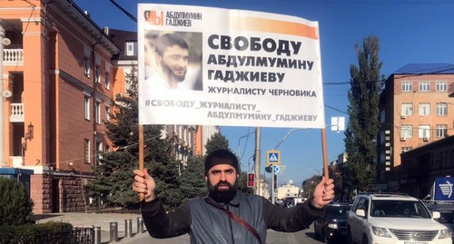 A solo picket in Makhachkala on November 9, 2020. A human rights defender Ziyautdin Uvaysov. Photo by Ilyas Kapiev for the "Caucasian Knot" A solo picket in Makhachkala on November 9, 2020. A human rights defender Ziyautdin Uvaysov. Photo by Ilyas Kapiev for the "Caucasian Knot"