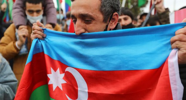 People participate in the festivities in the streets in Baku, Azerbaijan, December 1, 2020. Photo: REUTERS/Aziz Karimov People participate in the festivities in the streets in Baku, Azerbaijan, December 1, 2020. Photo: REUTERS/Aziz Karimov