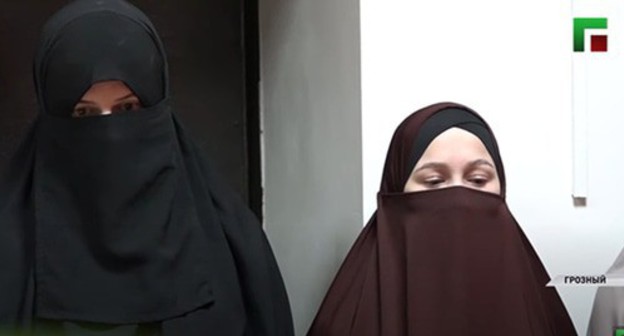 A story about the "educational conversation" of the Chechen Mufti and the girls who had worn niqabs at the police station. Screenshot of video by the "Grozny" TV Channel https://www.youtube.com/watch?v=SaHUSbalpGU A story about the "educational conversation" of the Chechen Mufti and the girls who had worn niqabs at the police station. Screenshot of video by the "Grozny" TV Channel https://www.youtube.com/watch?v=SaHUSbalpGU