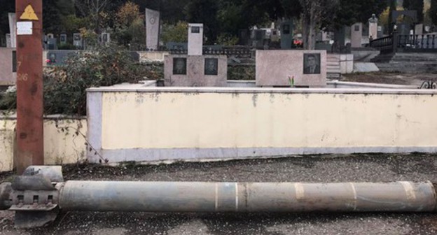 Unexploded shell at the cemetery in Stepanakert, November 6, 2020. Photo by Alvard Grigoryan for the Caucasian Knot Unexploded shell at the cemetery in Stepanakert, November 6, 2020. Photo by Alvard Grigoryan for the Caucasian Knot