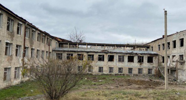 Stepanakert Secondary School No. 1 was damaged from shelling. December 12, 2020. Photo by Alvard Grigoryan for the "Caucasian Knot" Stepanakert Secondary School No. 1 was damaged from shelling. December 12, 2020. Photo by Alvard Grigoryan for the "Caucasian Knot"