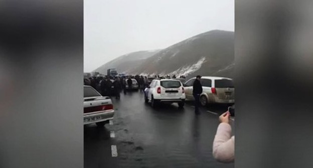 A protest action in the Shirak Region of Armenia, December 16, 2020. Screenshot of the video by NEWS AM https://youtu.be/L_Xo8vsj3xQ A protest action in the Shirak Region of Armenia, December 16, 2020. Screenshot of the video by NEWS AM https://youtu.be/L_Xo8vsj3xQ