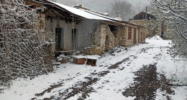 Abandoned houses in the village of Tasy Verst. Photo by David Simonyan for the "Caucasian Knot" Abandoned houses in the village of Tasy Verst. Photo by David Simonyan for the "Caucasian Knot"