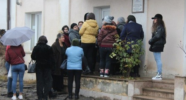 The queue at a post office in the town of Askeran, Nagorno-Karabakh, December 14, 2020. Photo by Alvard Grigoryan for the "Caucasian Knot" The queue at a post office in the town of Askeran, Nagorno-Karabakh, December 14, 2020. Photo by Alvard Grigoryan for the "Caucasian Knot"