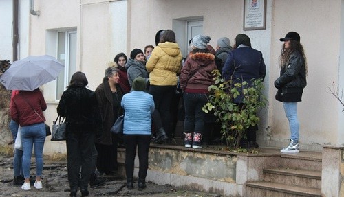 The queue at a post office in the town of Askeran, Nagorno-Karabakh, December 14, 2020. Photo by Alvard Grigoryan for the "Caucasian Knot" The queue at a post office in the town of Askeran, Nagorno-Karabakh, December 14, 2020. Photo by Alvard Grigoryan for the "Caucasian Knot"
