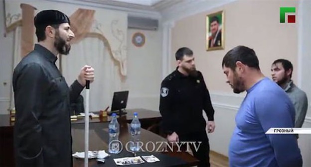Adam Elzhurkaev, the chief physician of the Centre for Islamic Medicine, scolds the detainees in front of a law enforcer. Screenshot of the video by the "Grozny" TV Channel https://www.instagram.com/p/CI7pCFNJclV/ Adam Elzhurkaev, the chief physician of the Centre for Islamic Medicine, scolds the detainees in front of a law enforcer. Screenshot of the video by the "Grozny" TV Channel https://www.instagram.com/p/CI7pCFNJclV/