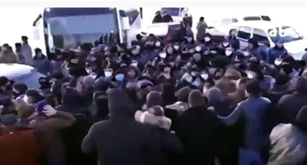 Clashes between law enforcers and protesters in the Syunik District of Armenia. Screenshot: Zara M_ https://www.youtube.com/watch?v=t8kItiZvjP0&feature=emb_logo Clashes between law enforcers and protesters in the Syunik District of Armenia. Screenshot: Zara M_ https://www.youtube.com/watch?v=t8kItiZvjP0&feature=emb_logo