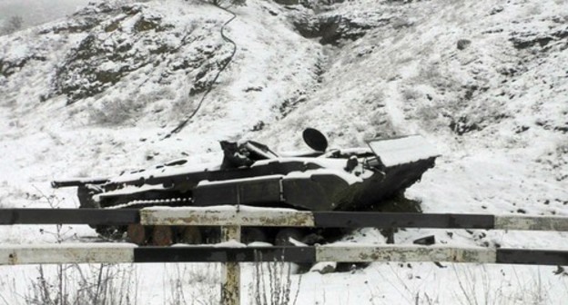 Disabled tank at a road, Nagorno-Karabakh, December 6, 2020. Photo courtesy of David Simonyan Disabled tank at a road, Nagorno-Karabakh, December 6, 2020. Photo courtesy of David Simonyan