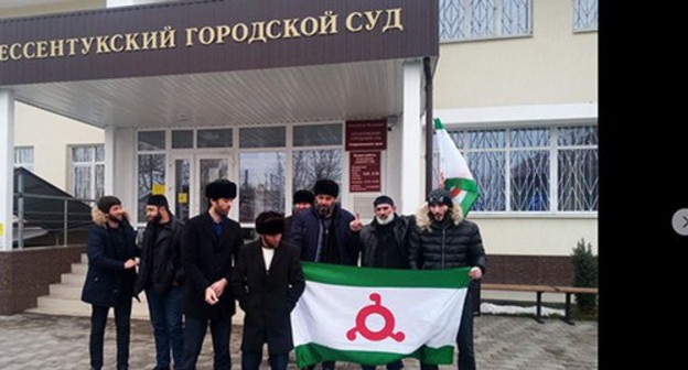 Ingush activists support their fellow countrymen near court in Yessentuki, December 22, 2020. Screenshot: https://www.facebook.com/photo/?fbid=862883681143833&set=a.145720772860131 Ingush activists support their fellow countrymen near court in Yessentuki, December 22, 2020. Screenshot: https://www.facebook.com/photo/?fbid=862883681143833&set=a.145720772860131