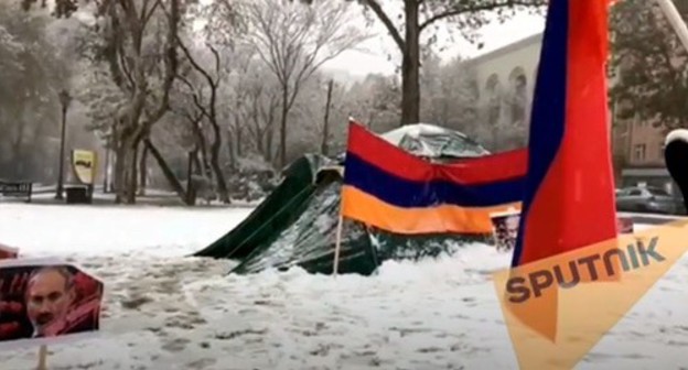 Protesters' tents in Yerevan. Screenshot: https://www.youtube.com/watch?v=DyPBwWzG_IU&feature=emb_logo Protesters' tents in Yerevan. Screenshot: https://www.youtube.com/watch?v=DyPBwWzG_IU&feature=emb_logo