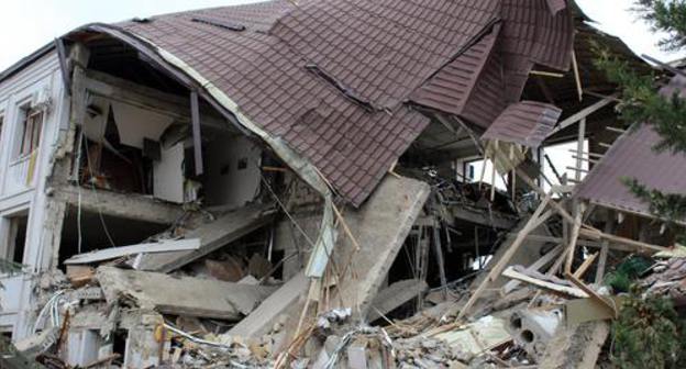 House in Stepanakert damaged as a result of shelling. Photo by Armine Martirosyan for the Caucasian Knot House in Stepanakert damaged as a result of shelling. Photo by Armine Martirosyan for the Caucasian Knot