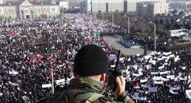 A law enforcer during a protest action. Grozny. Photo: REUTERS/Eduard Korniyenko A law enforcer during a protest action. Grozny. Photo: REUTERS/Eduard Korniyenko