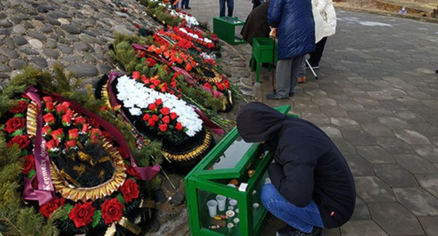Residents of Kalmykia have commemorated those who perished during the Stalinist deportation. Elista, December 29, 2020. Photo by Badma Byurchiev for the "Caucasian Knot" Residents of Kalmykia have commemorated those who perished during the Stalinist deportation. Elista, December 29, 2020. Photo by Badma Byurchiev for the "Caucasian Knot"