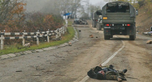 A dead man in military uniform during the hostilities in Nagorno-Karabakh. November 2020. Photo: REUTERS/Stringer A dead man in military uniform during the hostilities in Nagorno-Karabakh. November 2020. Photo: REUTERS/Stringer