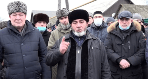 Relatives of Magomed Djabrailov the policeman, who was killed in Grozny, have announced a blood feud. Screenshot of the video https://www.instagram.com/p/CJd1wcEK2Aa/ Relatives of Magomed Djabrailov the policeman, who was killed in Grozny, have announced a blood feud. Screenshot of the video https://www.instagram.com/p/CJd1wcEK2Aa/
