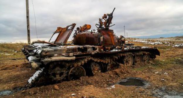 A burned-out tank. Photo by Aziz Karimov for the Caucasian Knot A burned-out tank. Photo by Aziz Karimov for the Caucasian Knot