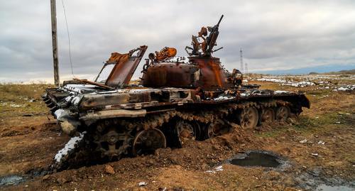 A burned-out tank. Photo by Aziz Karimov for the Caucasian Knot A burned-out tank. Photo by Aziz Karimov for the Caucasian Knot