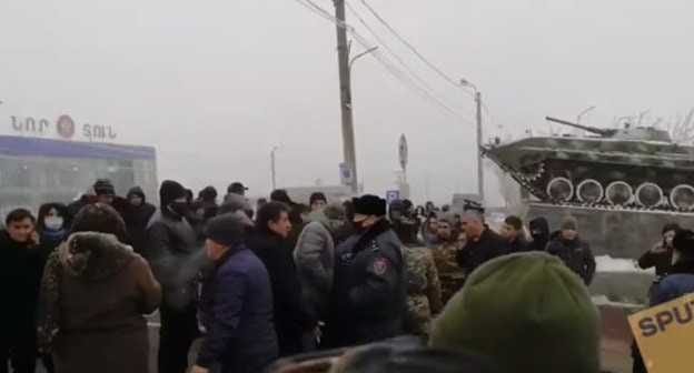 Screenshot: https://www.youtube.com/watch?v=xJuZxKsM8Hw&feature=emb_logo Screenshot: https://www.youtube.com/watch?v=xJuZxKsM8Hw&feature=emb_logo