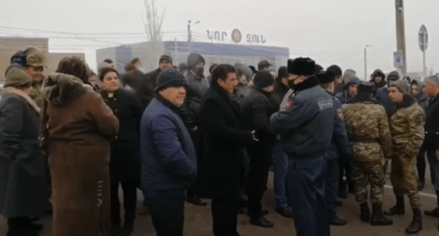 Protest action the building of the military university in Yerevan, January 8, 2021. Screenshot: https://www.youtube.com/watch?v=xJuZxKsM8Hw&feature=emb_logo Protest action the building of the military university in Yerevan, January 8, 2021. Screenshot: https://www.youtube.com/watch?v=xJuZxKsM8Hw&feature=emb_logo