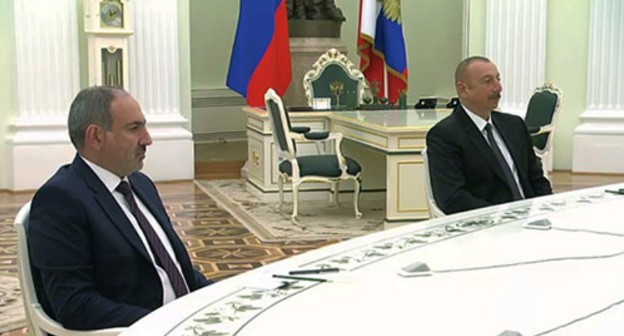 Nikol Pashinyan (on the left) and Ilham Aliev during the negotiations with Vladimir Putin. Screenshot of the video kremlin.ru/events/president/news/64877 Nikol Pashinyan (on the left) and Ilham Aliev during the negotiations with Vladimir Putin. Screenshot of the video kremlin.ru/events/president/news/64877