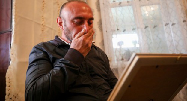 Teimur Askerov, a resident of Ganja who lost five family members, October 22, 2020. Photo by Aziz Karimov for the "Caucasian Knot" Teimur Askerov, a resident of Ganja who lost five family members, October 22, 2020. Photo by Aziz Karimov for the "Caucasian Knot"