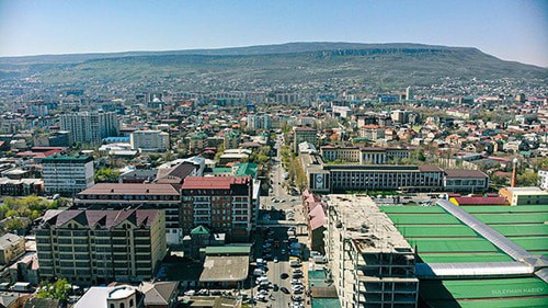 A view of Makhachkala and Tarki-Tau Mountain. Photo: Suleymannabiev https://ru.wikipedia.org/ A view of Makhachkala and Tarki-Tau Mountain. Photo: Suleymannabiev https://ru.wikipedia.org/