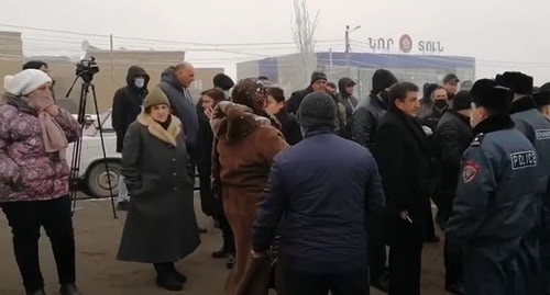 Participants of a protest action near the Vazgen Sargsyan Military University in Yerevan, January 8, 2021. Screenshot of the video by the "Sputnik Armenia" https://www.youtube.com/watch?v=xJuZxKsM8Hw&feature=emb_logo Participants of a protest action near the Vazgen Sargsyan Military University in Yerevan, January 8, 2021. Screenshot of the video by the "Sputnik Armenia" https://www.youtube.com/watch?v=xJuZxKsM8Hw&feature=emb_logo