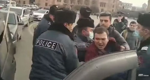 Policemen detain David Bagdasaryan. Screenshot: https://www.youtube.com/watch?v=o6-BnS_dysk&feature=emb_title Policemen detain David Bagdasaryan. Screenshot: https://www.youtube.com/watch?v=o6-BnS_dysk&feature=emb_title