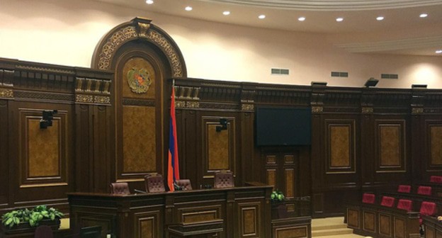 Meeting room of the Armenian Parliament. Photo: Paudukh - https://commons.wikimedia.org/wiki/Category:National_Assembly_of_Armenia Meeting room of the Armenian Parliament. Photo: Paudukh - https://commons.wikimedia.org/wiki/Category:National_Assembly_of_Armenia