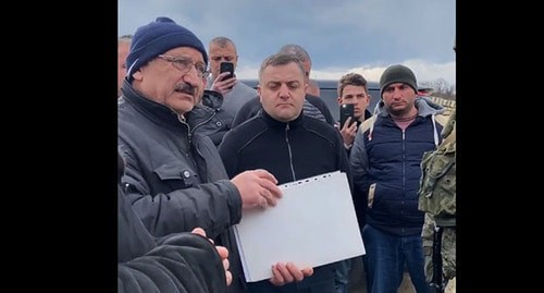 Residents of Nagorno-Karabakh handed a letter over to the representative of the Russian peacemaking contingent. Screenshot of the video https://www.facebook.com/100006477026027/videos/3398124473746753/ Residents of Nagorno-Karabakh handed a letter over to the representative of the Russian peacemaking contingent. Screenshot of the video https://www.facebook.com/100006477026027/videos/3398124473746753/