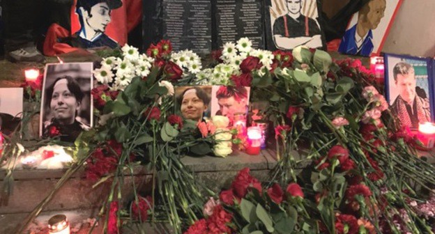 Flowers and candles at the venue of murder of lawyer Stanislav Markelov and journalist Anastasia Baburova. Moscow, January 19, 2021. Photo by Oleg Krasnov for the Caucasian Knot Flowers and candles at the venue of murder of lawyer Stanislav Markelov and journalist Anastasia Baburova. Moscow, January 19, 2021. Photo by Oleg Krasnov for the Caucasian Knot