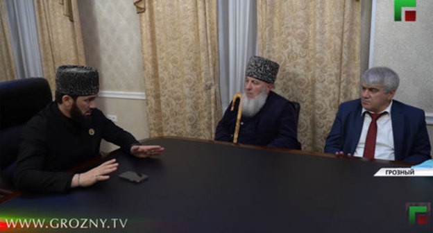 Magomed Daudov condemned the woman from Derbent at a meeting with representatives of the public. Screenshot of the "Grozny" TV channel https://www.youtube.com/channel/UC3FPh5_CUUx99KCqDE09kWQ Magomed Daudov condemned the woman from Derbent at a meeting with representatives of the public. Screenshot of the "Grozny" TV channel https://www.youtube.com/channel/UC3FPh5_CUUx99KCqDE09kWQ