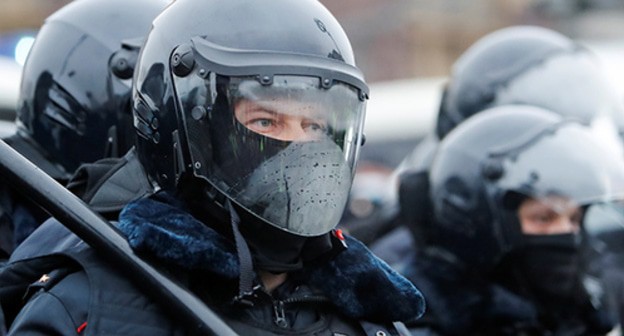 Law enforcers. Photo: REUTERS/Maxim Shemetov Law enforcers. Photo: REUTERS/Maxim Shemetov