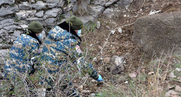 Search for remains of people. Photo: press service of the Nagorno-Karabakh Ministry for Emergencies https://www.facebook.com/RescueServiceOfTheNKR/ Search for remains of people. Photo: press service of the Nagorno-Karabakh Ministry for Emergencies https://www.facebook.com/RescueServiceOfTheNKR/