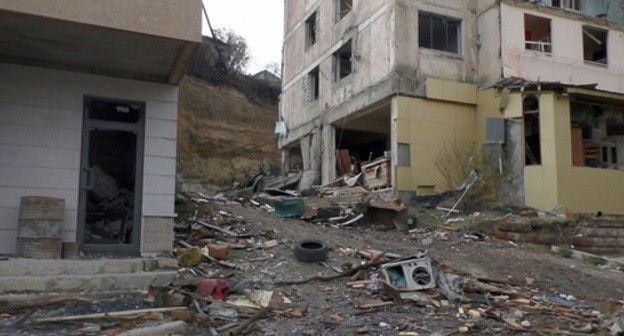 A residential housing bloc damaged after shelling. Photo by David Simonyan for the "Caucasian Knot" A residential housing bloc damaged after shelling. Photo by David Simonyan for the "Caucasian Knot"