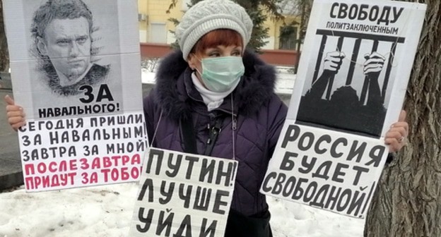 Activist Galina Tikhenko was detained at a rally in support of Alexei Navalny in Volgograd on January 31, 2021. Photo by Tatyana Filimonova for the "Caucasian Knot". Activist Galina Tikhenko was detained at a rally in support of Alexei Navalny in Volgograd on January 31, 2021. Photo by Tatyana Filimonova for the "Caucasian Knot".