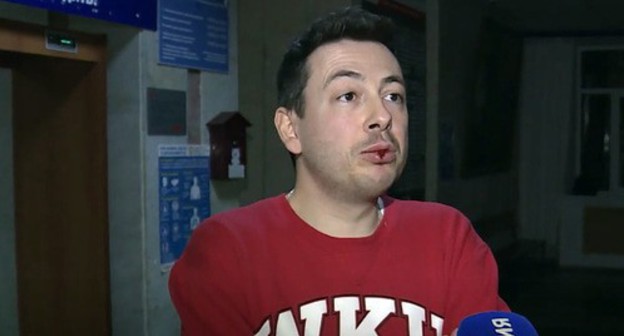 Ruslan Totrov after the attack on him. Screenshot: https://www.youtube.com/watch?v=GJlT0pB15WU&feature=emb_logo Ruslan Totrov after the attack on him. Screenshot: https://www.youtube.com/watch?v=GJlT0pB15WU&feature=emb_logo