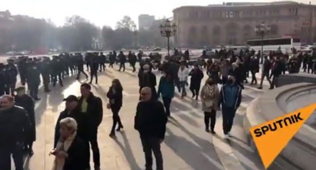 The police has been monitoring a protest action in Yerevan, February 7, 2021. Screenshot of the video by "Sputnik Армения" https://www.youtube.com/watch?v=REijPGl20Y4 The police has been monitoring a protest action in Yerevan, February 7, 2021. Screenshot of the video by "Sputnik Армения" https://www.youtube.com/watch?v=REijPGl20Y4