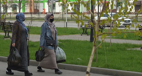 Women wearing masks in the streets of Grozny. Photo: REUTERS/Ramzan Musaev Women wearing masks in the streets of Grozny. Photo: REUTERS/Ramzan Musaev