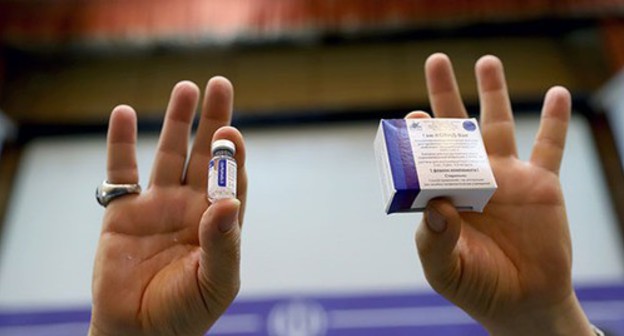 The vial and the "Sputnik V" vaccine kit. Photo: Majid Asgaripour/WANA (West Asia News Agency) via REUTERS The vial and the "Sputnik V" vaccine kit. Photo: Majid Asgaripour/WANA (West Asia News Agency) via REUTERS