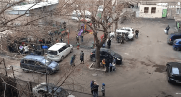 Residents of Yerevan ran out into the streets during the earthquake. February 13, 2021. Screenshot of the video https://youtu.be/e03OB786RVE Residents of Yerevan ran out into the streets during the earthquake. February 13, 2021. Screenshot of the video https://youtu.be/e03OB786RVE