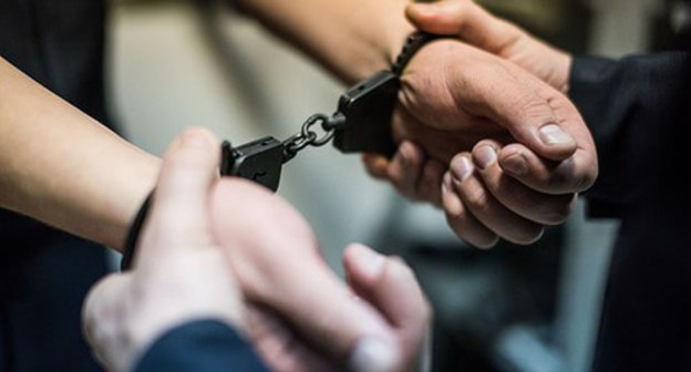 Hand cuffs. Photo courtesy of Elena Sineok / Yuga.ru Hand cuffs. Photo courtesy of Elena Sineok / Yuga.ru