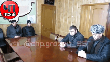 Residents of the Achkhoi-Martanovsky District in Chechnya are reprimanded by the police for supporting online publications criticizing the Chechen authorities. Screenshot: https://www.instagram.com/p/CLW_tomHt2q/ Residents of the Achkhoi-Martanovsky District in Chechnya are reprimanded by the police for supporting online publications criticizing the Chechen authorities. Screenshot: https://www.instagram.com/p/CLW_tomHt2q/