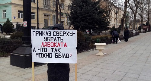 Zainab Rabadanova holds solo picket in Makhachkala, February 19, 2021. Photo by Rasul Magomedov for the Caucasian Knot Zainab Rabadanova holds solo picket in Makhachkala, February 19, 2021. Photo by Rasul Magomedov for the Caucasian Knot