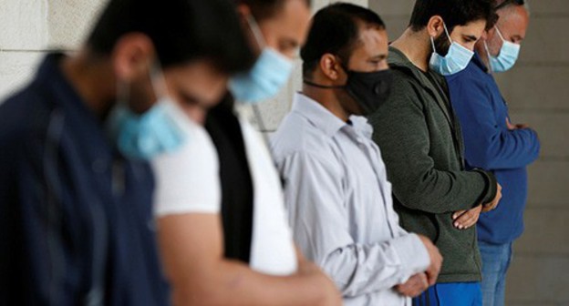 Muslims praying. Photo: REUTERS/Muhammad Hamed Muslims praying. Photo: REUTERS/Muhammad Hamed
